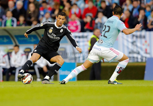 Cristiano Ronaldo ball control with the inside of his foot