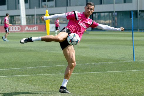 Cristiano Ronaldo shooting practice