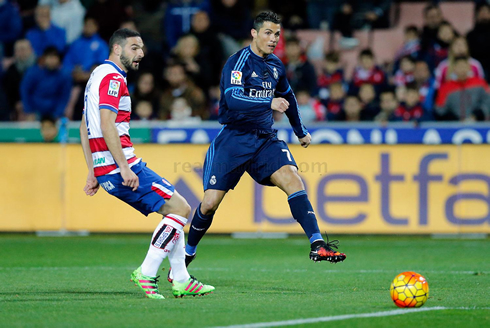 Cristiano Ronaldo shooting with his left foot