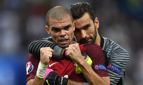 Rui Patrício holding Pepe as Portugal qualified for the EURO 2016 final