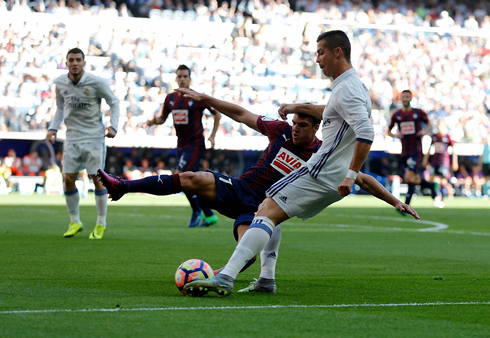 Cristiano Ronaldo crossing