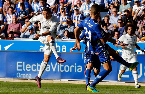 Cristiano Ronaldo powerful right footed shot