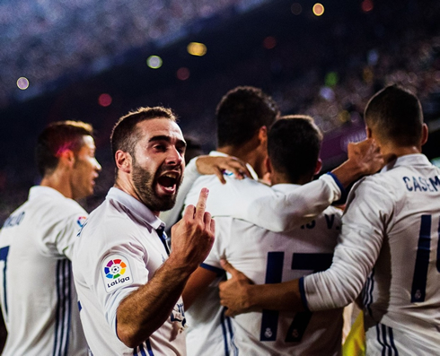 Dani Carvajal shows the fingers at Barcelona fans in El Clasico of 2016