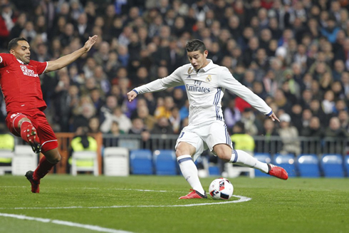 James Rodríguez scoring with his left foot in 2017