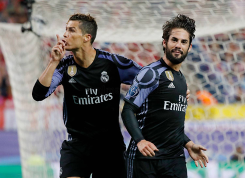 Cristiano Ronaldo and Isco tell the Vicente Calderón crowd to shut up