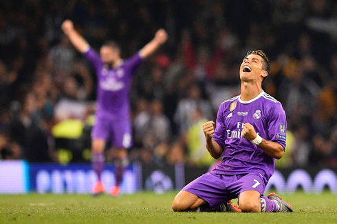 Cristiano Ronaldo gets on his knees after the final whistle in the Champions League in 2017