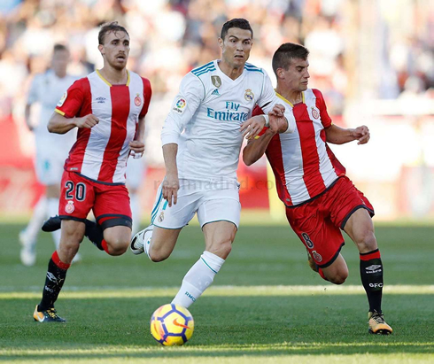 Ronaldo body balance in a league game for Real Madrid in 2017