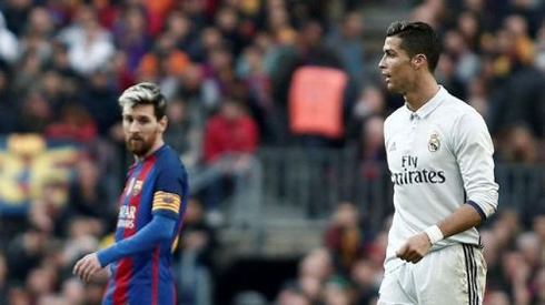 Cristiano Ronaldo next to Messi in El Clasico