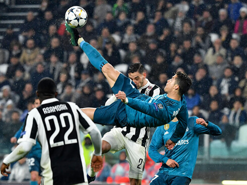 Cristiano Ronaldo bicycle kick goal in Champions League in 2018 against Juventus