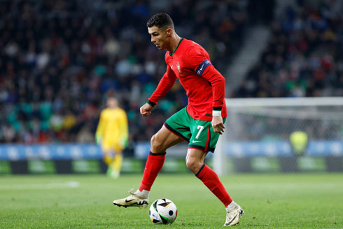 Cristiano Ronaldo controlling the ball