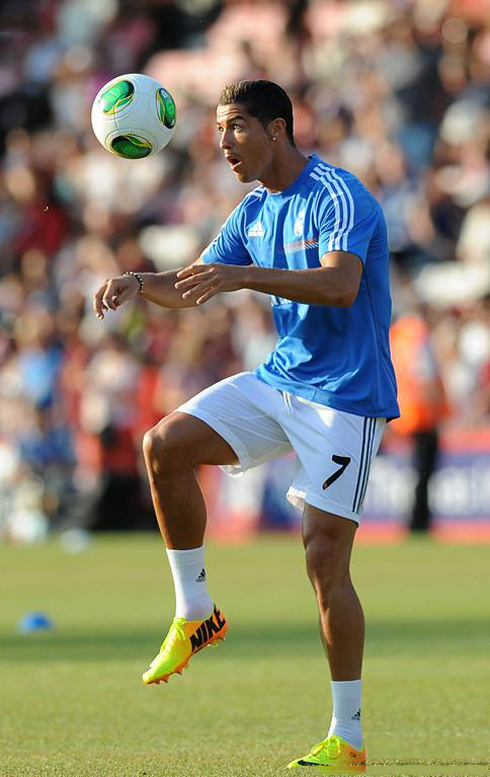 Cristiano Ronaldo showing off his new tricks during a warm-up for Real Madrid in 2013-2014