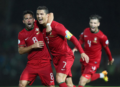 Cristiano Ronaldo and João Moutinho with Portugal, in 2013-2014