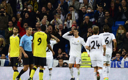 Cristiano Ronaldo doing the military salutation after scoring in Real Madrid 7-3 Sevilla