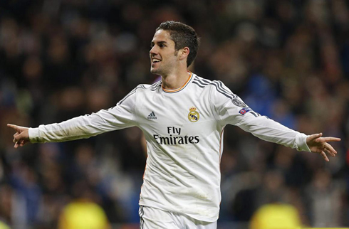 Isco running around the Bernabéu, during Real Madrid vs Galatasaray