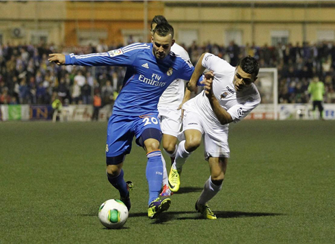 Jesé Rodríguez holding up to the ball