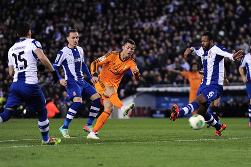 Cristiano Ronaldo shooting the football in Espanyol vs Real Madrid