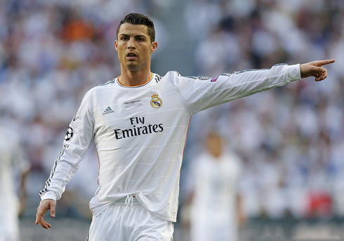 Cristiano Ronaldo giving out indications during Real Madrid vs Atletico in the Champions League final of 2014