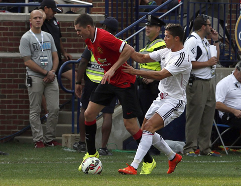 Cristiano Ronaldo in defensive duties, in Real Madrid 1-3 Manchester United