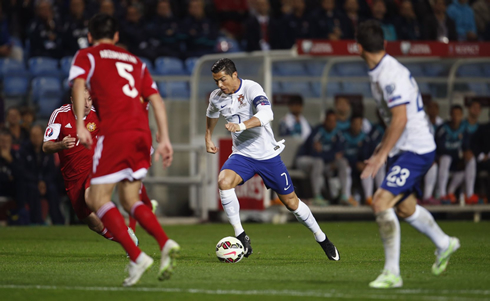 Cristiano Ronaldo starting an attacking play for Portugal, in the EURO 2016 qualifying stage