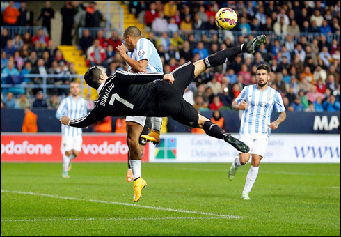 Cristiano Ronaldo acrobatic bicycle kick in Real Madrid