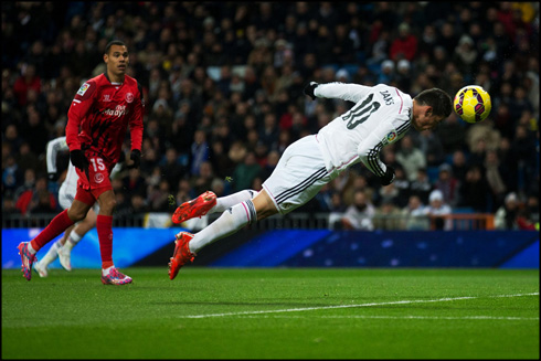 James Rodríguez header goal in 2015, in Real Madrid 2-1 Sevilla