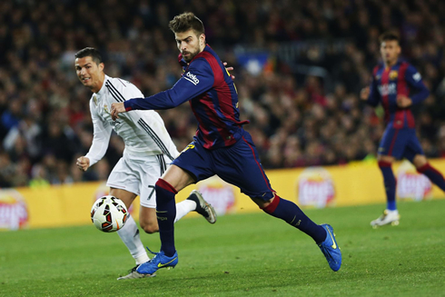 Cristiano Ronaldo running against Gerard Piqué