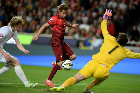 Fábio Coentrão scoring the winner in Portugal 2-1 Serbia