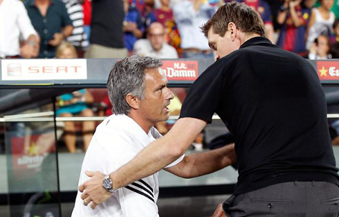 José Mourinho and Tito Vilanova saluting each other in Barcelona vs Real Madrid, in 2012