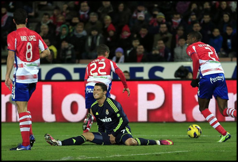 Cristiano Ronaldo doing splits as if he was a professional athlete, in 2013