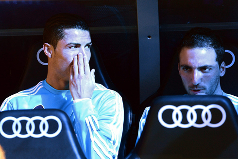 Cristiano Ronaldo and Gonzalo Higuaín on Real Madrid bench against Barcelona, in La Liga 2013