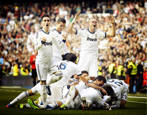 Real Madrid players piled up in Real Madrid vs Barcelona