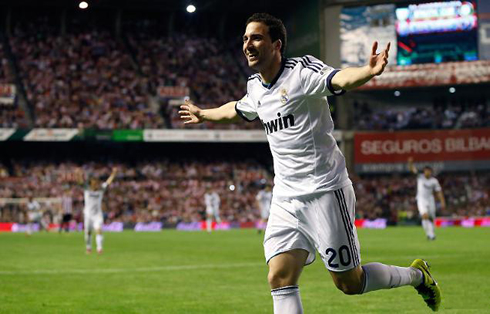 Gonzalo Higuaín goal celebration, in Athletic Bilbao 0-3 Real Madrid, in 2013