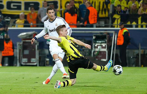 Cristiano Ronaldo scoring Real Madrid goal in Dortmund, in 2013