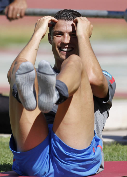 Cristiano Ronaldo doing crunches to work on his abs in training