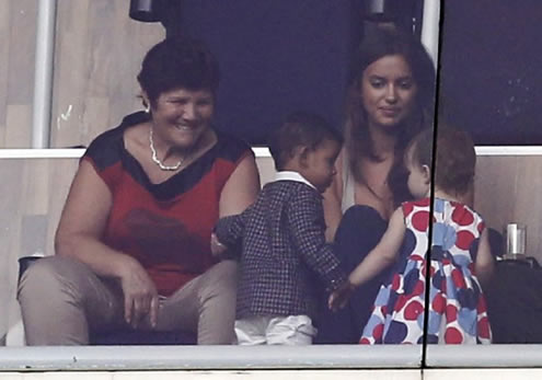 Cristiano Ronaldo Jr (Cristiano Ronaldo son) making a move/hitting on Fábio Coentrão's daughter, Vitoria. Like father like son